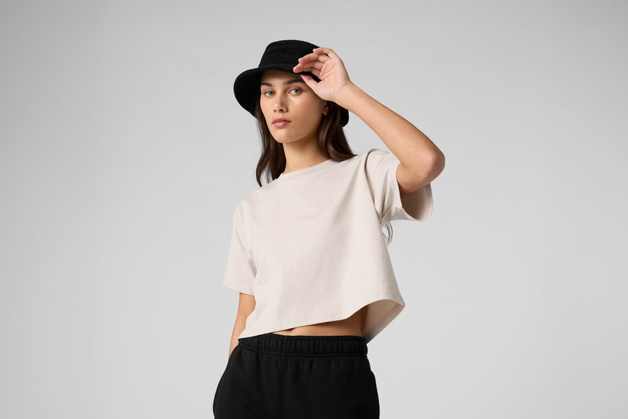 How to Choose the Right T-Shirt for Your Merch: Fabric, Weight, and Fit