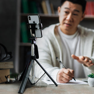 Vector Selfie Stick Tripod (Black) — Feature