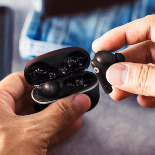 Swiss Peak TWS Earbuds 2.0 (Black) — Feature