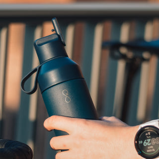 Ocean Bottle GO Vacuum Bottle (Obsidian Black) — Feature