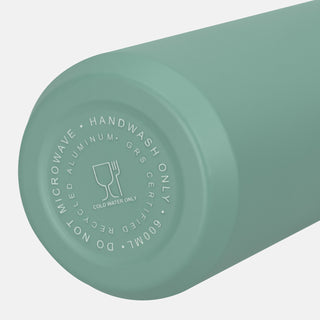 Solano Recycled Aluminium Bottle (Dusty Teal) — Detail